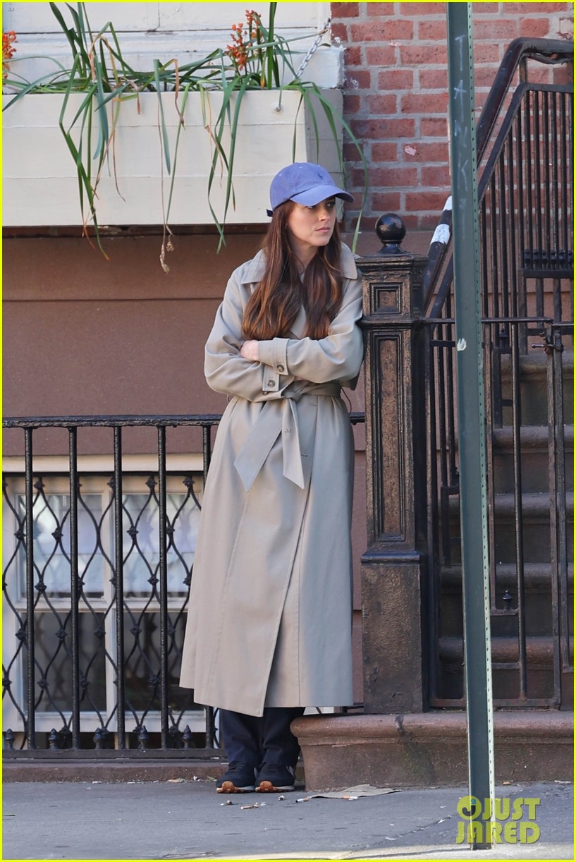 Dakota Johnson Sports Trenchcoat & Baseball Hat on 'Materialists' Set in NYC: Photo 5045390 | Dakota Johnson, Materialists Photos - Vimarsana News