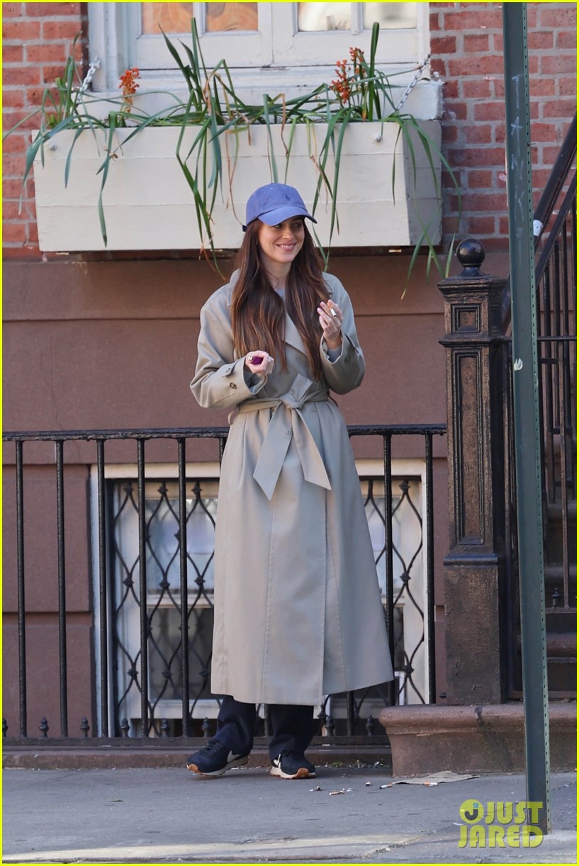 Dakota Johnson Sports Trenchcoat & Baseball Hat on 'Materialists' Set in NYC: Photo 5045391 | Dakota Johnson, Materialists Photos - Vimarsana News