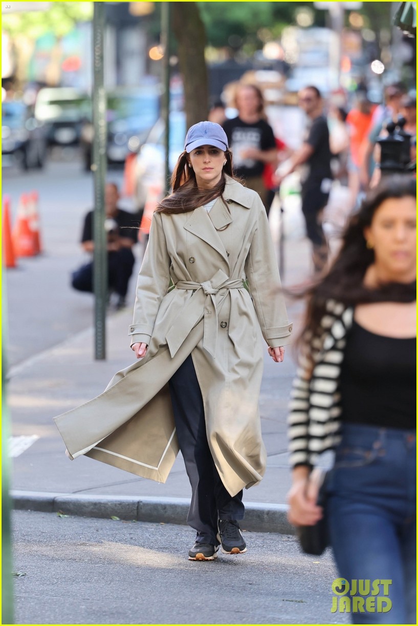 Dakota Johnson Sports Trenchcoat & Baseball Hat on 'Materialists' Set in NYC: Photo 5045396 | Dakota Johnson, Materialists Photos - Vimarsana News