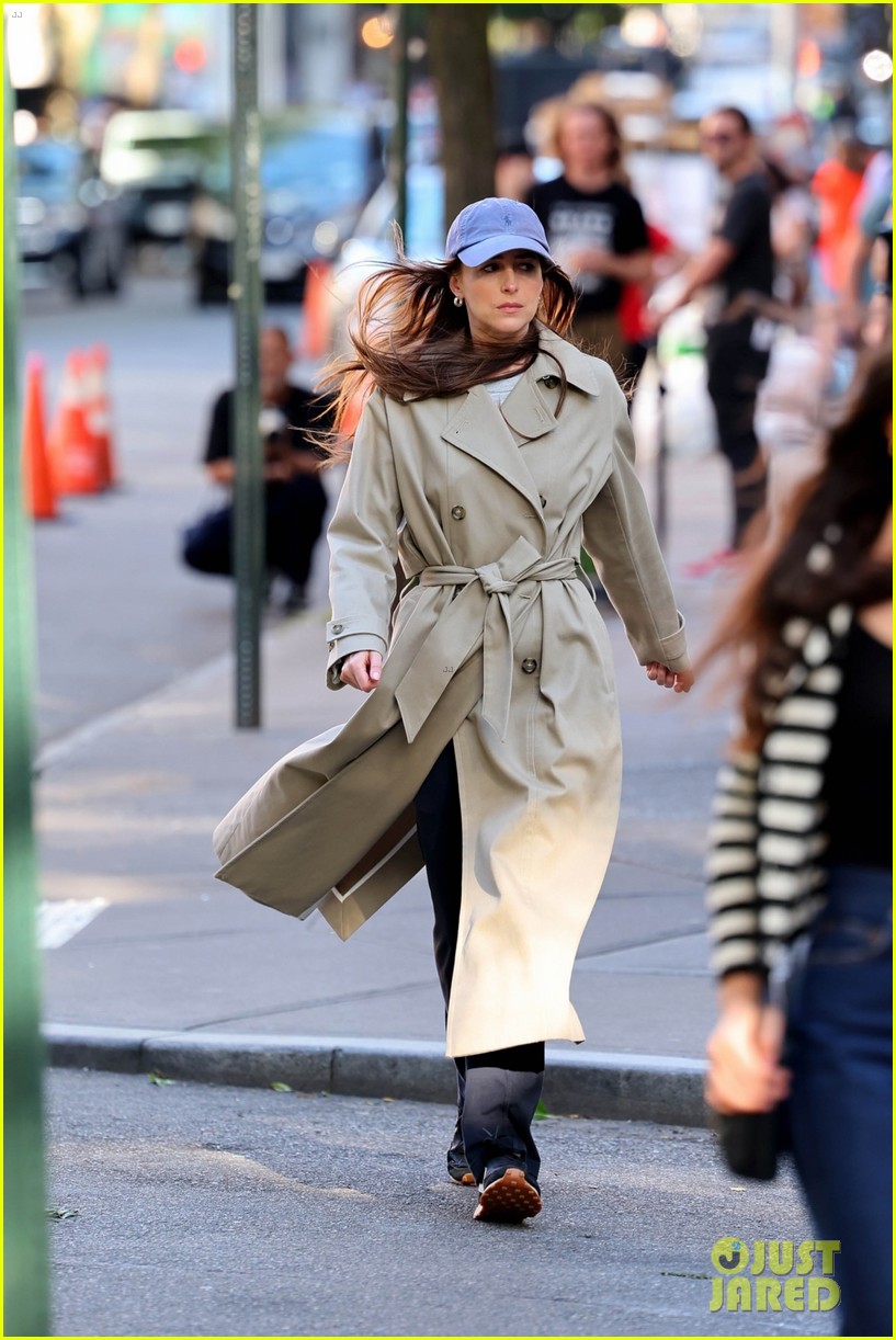 Dakota Johnson Sports Trenchcoat & Baseball Hat on 'Materialists' Set in NYC: Photo 5045397 | Dakota Johnson, Materialists Photos - Vimarsana News