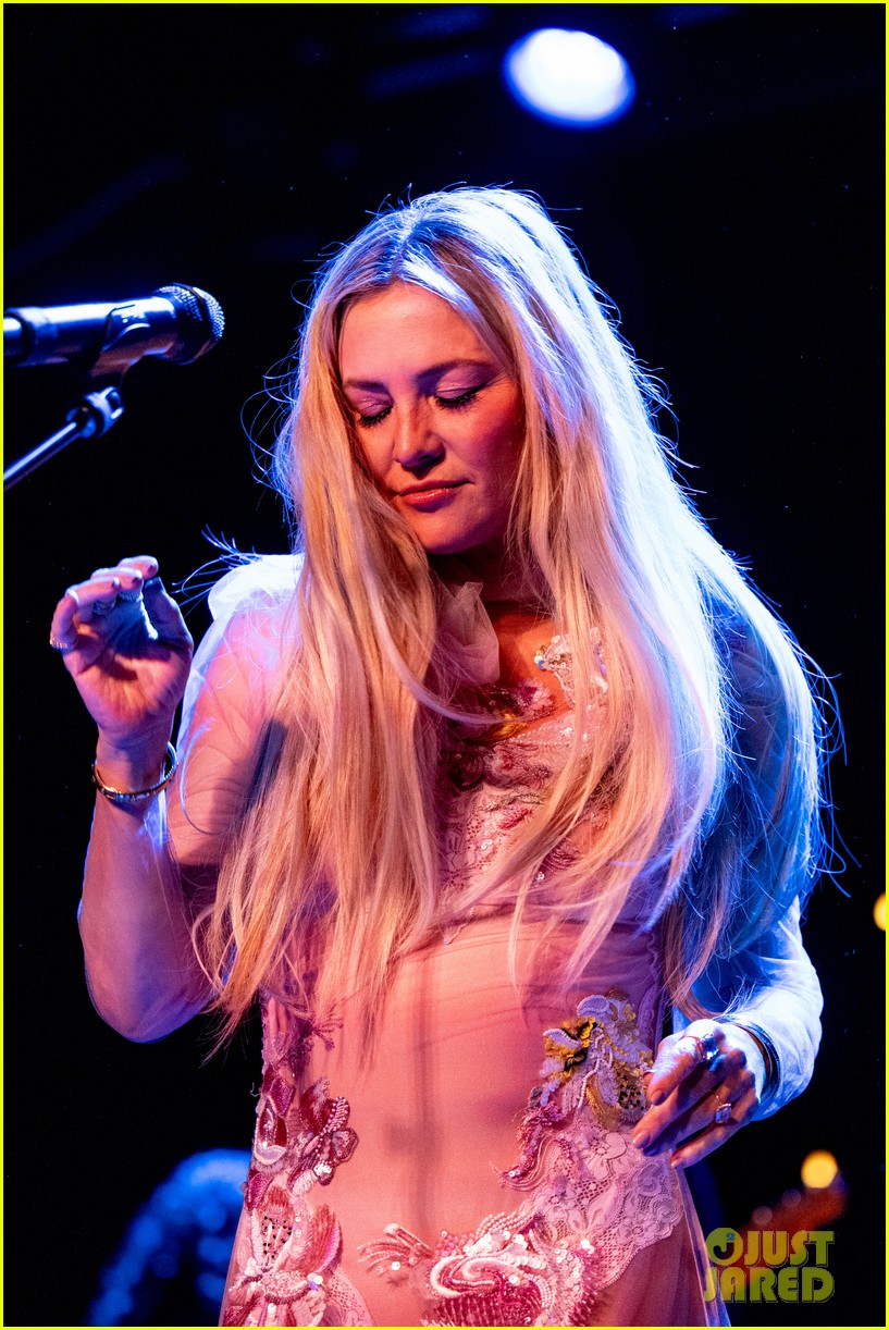 Kate Hudson Celebrates Release of Debut Album 'Glorious' with Star(02)