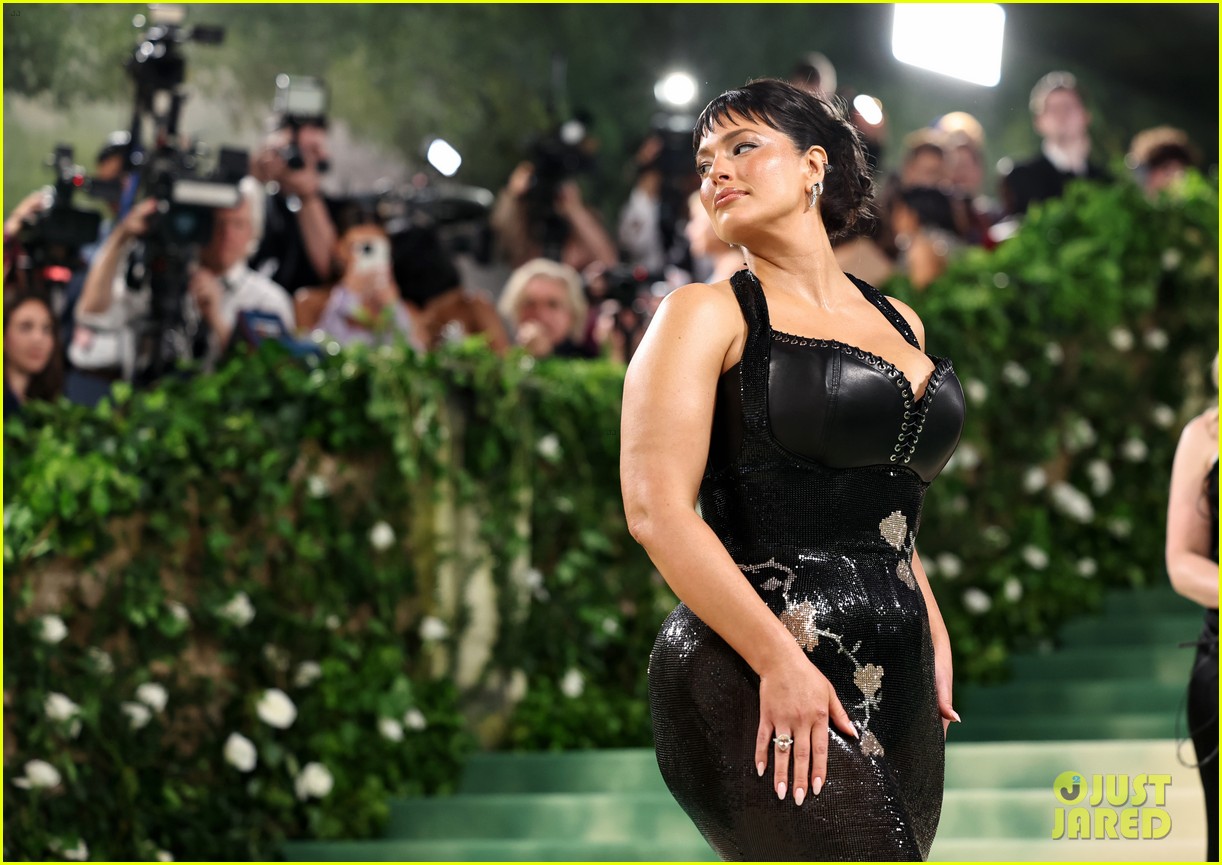 Ashley Graham Kicks Off Met Gala 2024 Red Carpet, Will Host Vogue's