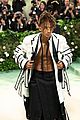 jaden smith shows off abs at met gala 2024 poses with sister willow smith 02