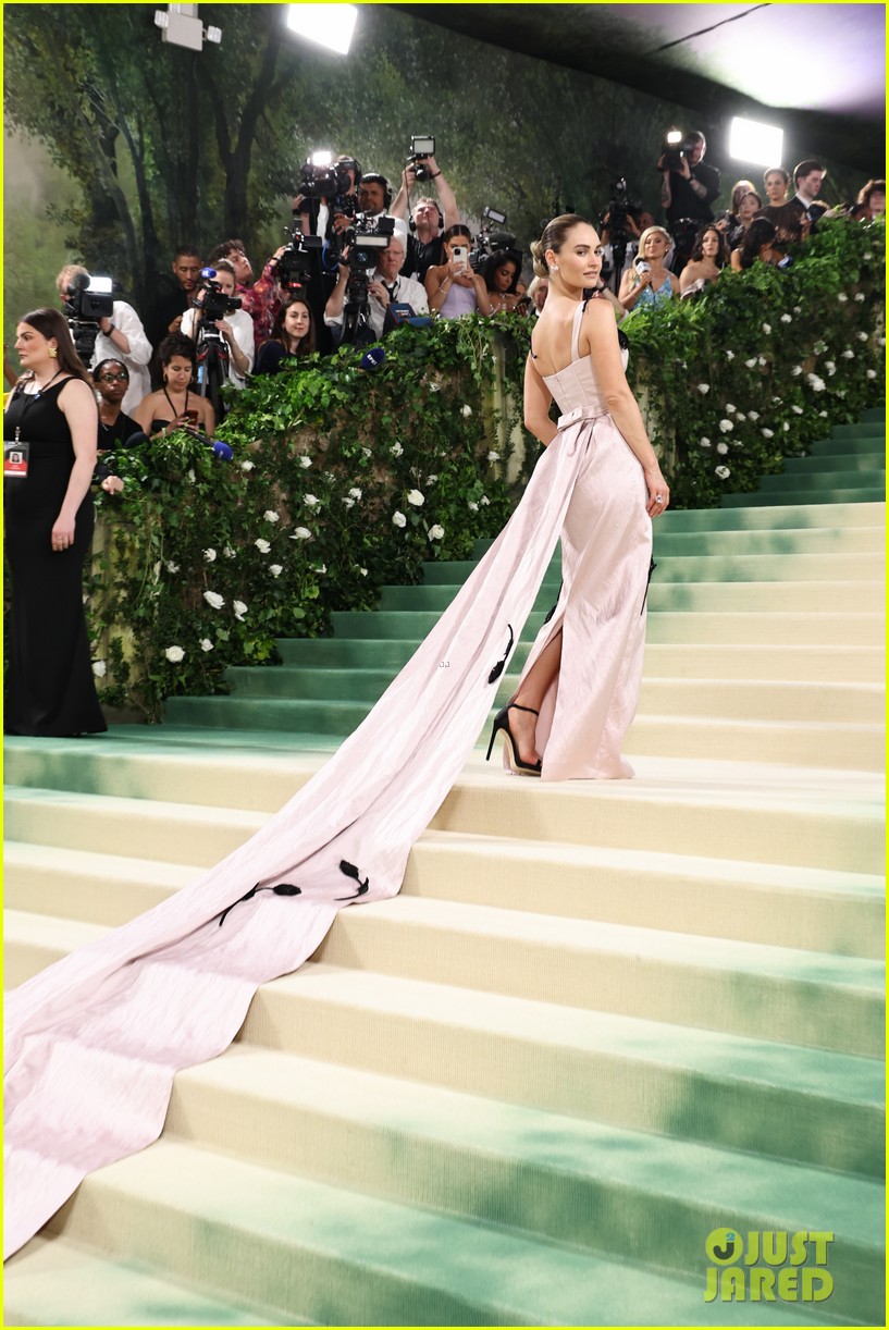 Lily James Looks Lovely in Erdem at Met Gala 2024 Photo 5037301