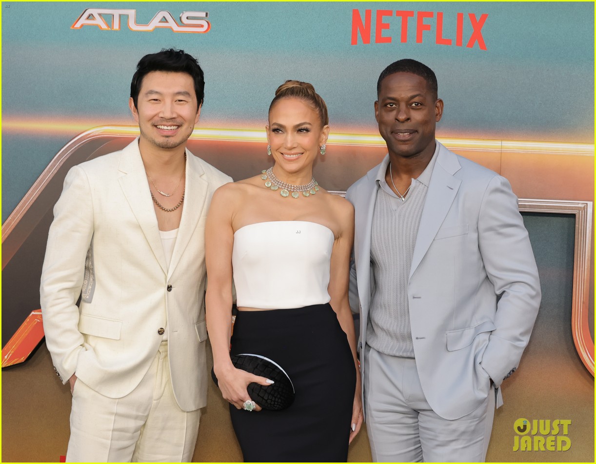 Jennifer Lopez Attends 'Atlas' Premiere Sans Ben Affleck, But Flaunts