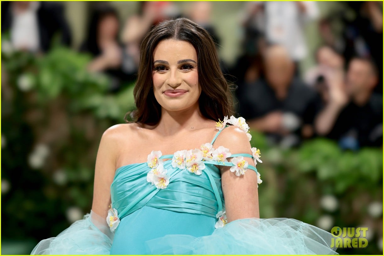 Pregnant Lea Michele is Radiant in Turquoise With a Waterfall Train at(01)