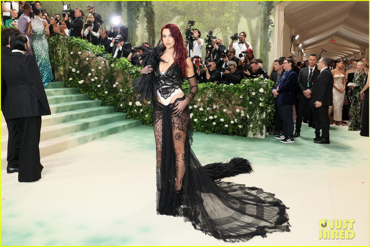 Dua Lipa Is Drop Dead in a Vampy Marc Jacobs Look at Met Gala 2024 Photo 5037845