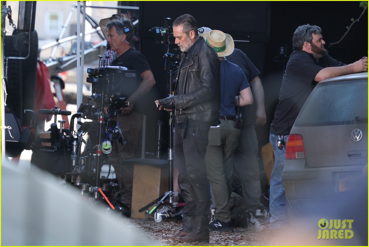 Jeffrey Dean Morgan Films Scenes for 'The Walking Dead: Dead City' Season 2: Photo 5041152 | Dead City, Jeffrey Dean Morgan, Walking Dead Photos - Vimarsana News