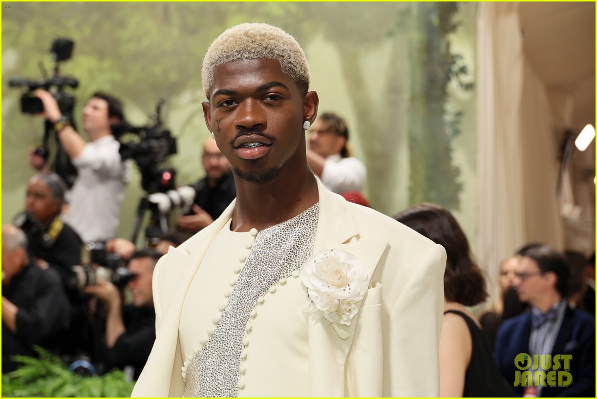 Lil Nas X Puts Modern Spin on ThreePiece Suit, Debuts Platinum Hair at