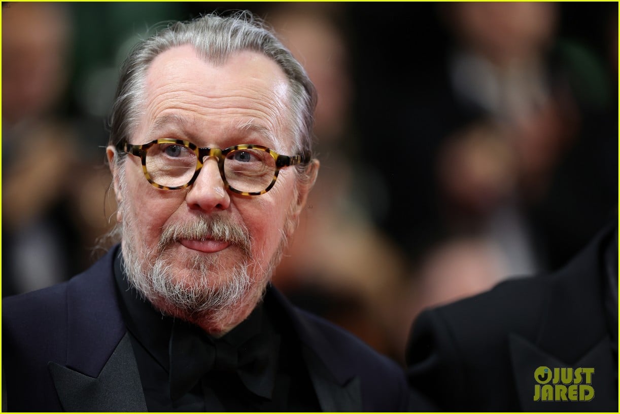 Gary Oldman Clarifies 'Harry Potter' Comments After Saying His Sirius