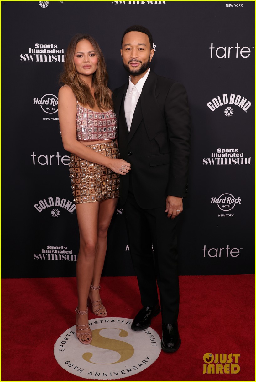 Kate Upton, Chrissy Teigen, Hunter McGrady & Gayle King Celebrate