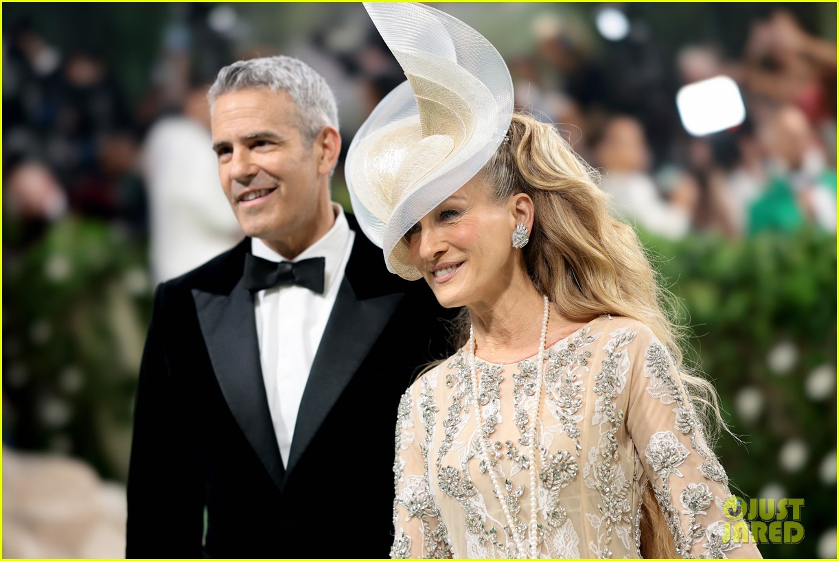 Sarah Jessica Parker & Andy Cohen Return to Met Gala Together, 6 Years(02)