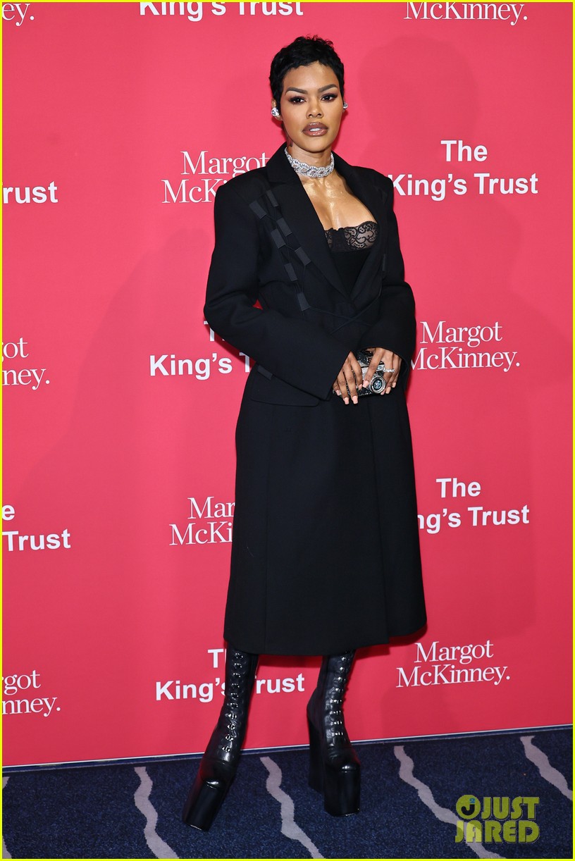 Chrissy Teigen, Emily Ratajkowski, Irina Shayk Dress to Impress at King