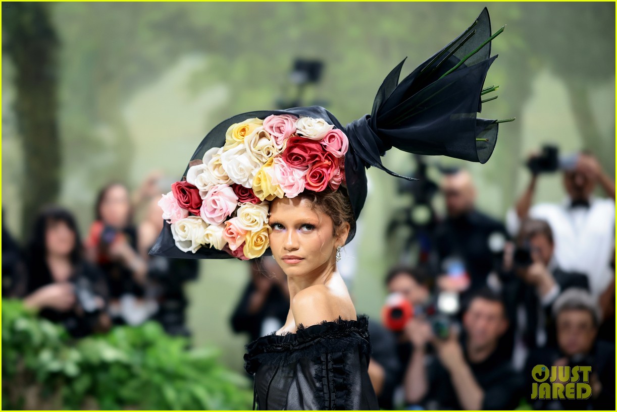 Zendaya Wears Bouquet of Flowers On Her Head for Second Look at Met