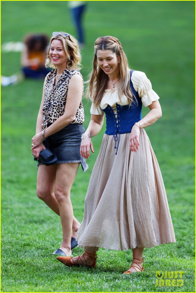 Jessica Biel Photographed on Set Hours Before Justin Timberlake's(02)