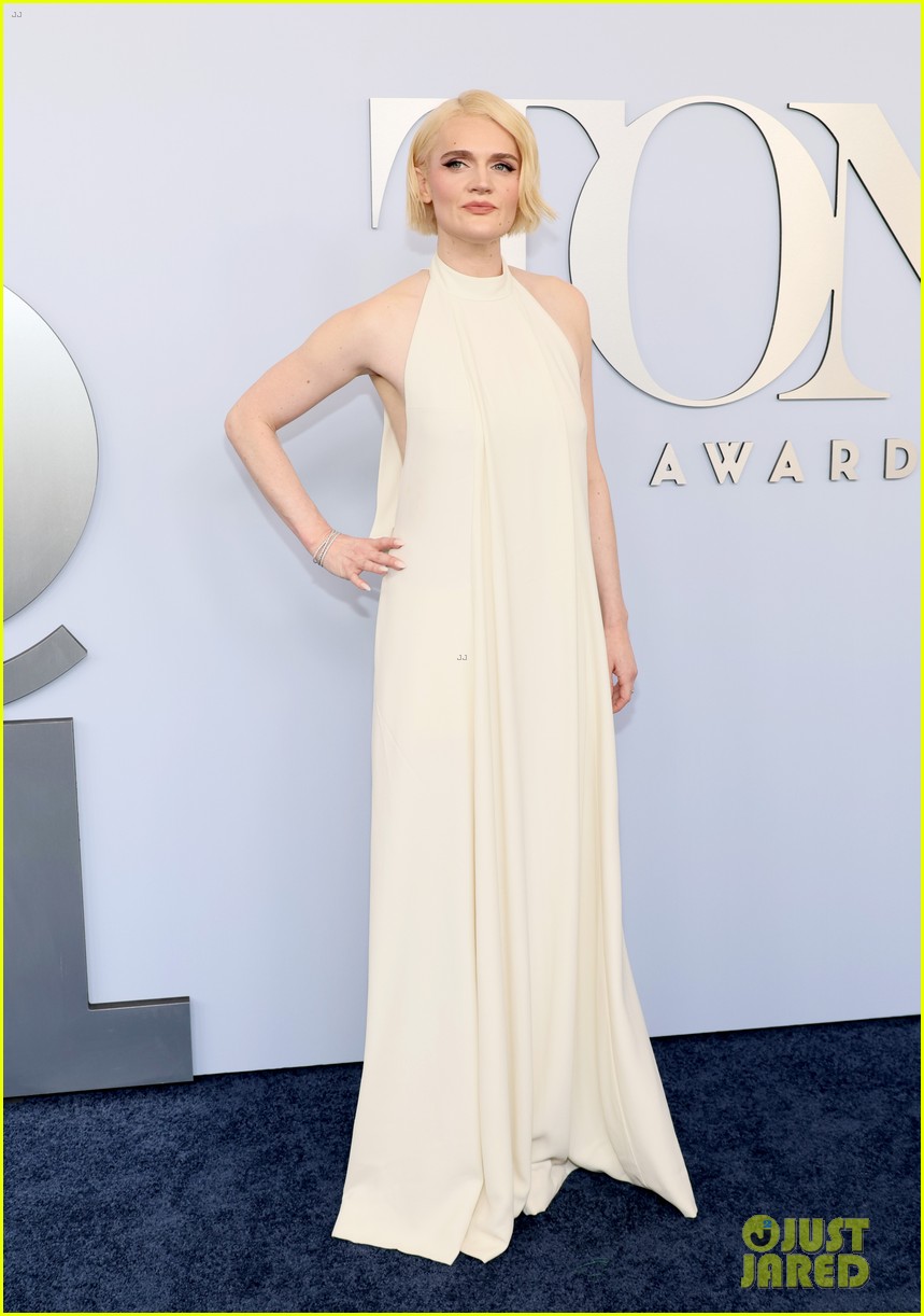 Eddie Redmayne & Gayle Rankin Bring Cabaret's Kit Kat Club to the Tony