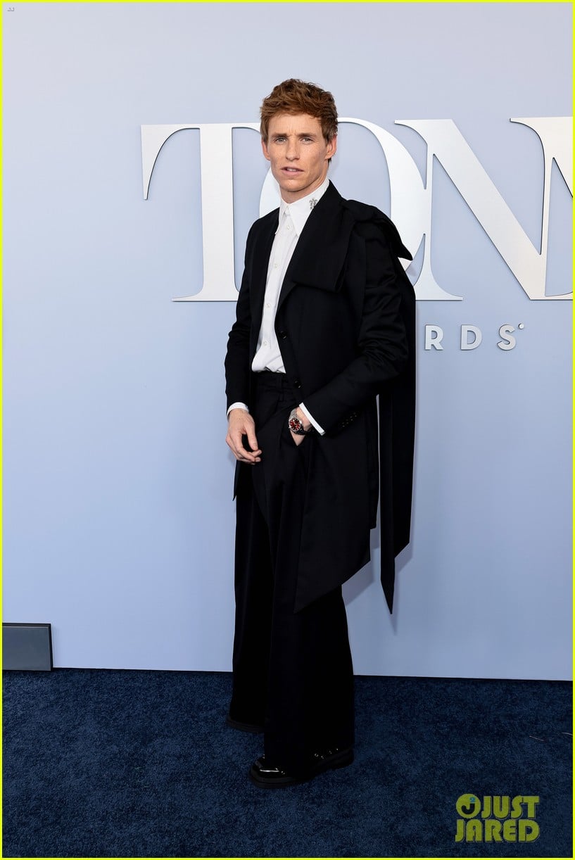 Eddie Redmayne & Gayle Rankin Bring Cabaret's Kit Kat Club to the Tony