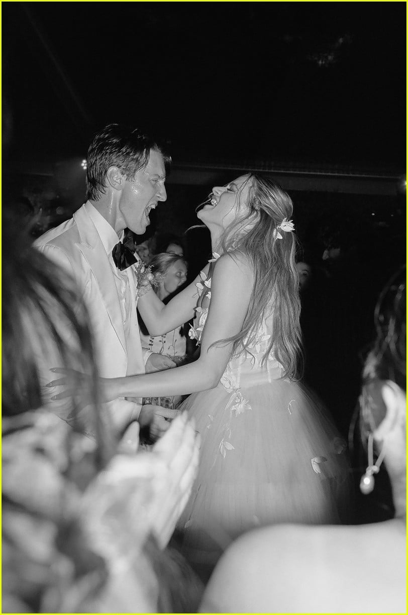 All About Joey King's Husband Steven Piet & Their Two Weddings Last(02)