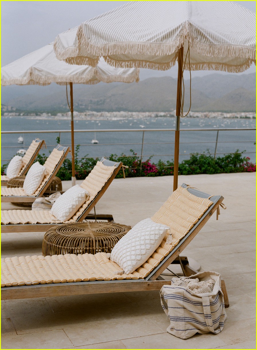 All About Joey King s Husband Steven Piet Their Two Weddings Last