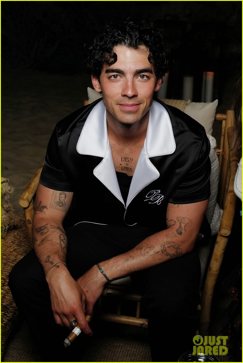 Liam Hemsworth, Joe Jonas, Kylie Minogue, & Luke Evans Attend Coldplay