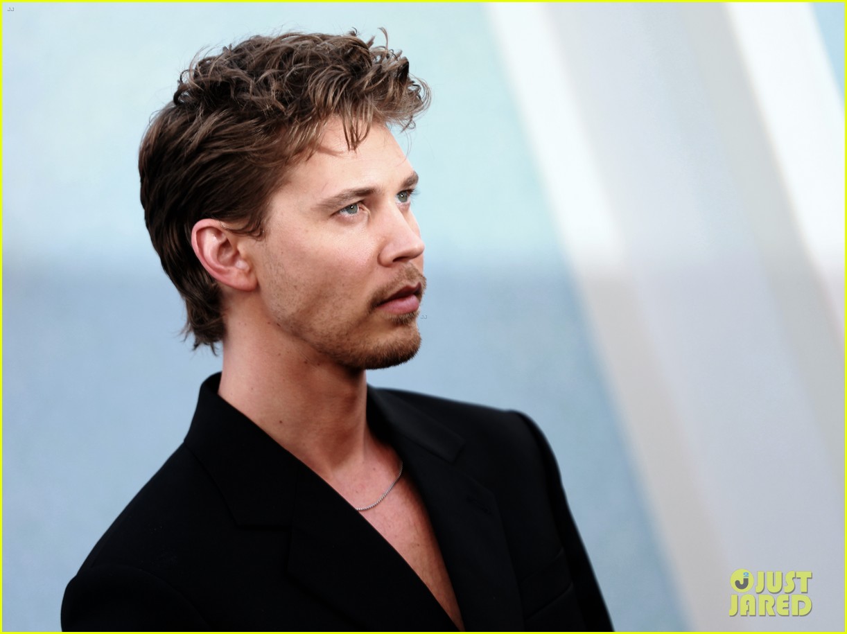 Kaia Gerber & Austin Butler Kiss on the Red Carpet at 'The Bikeriders