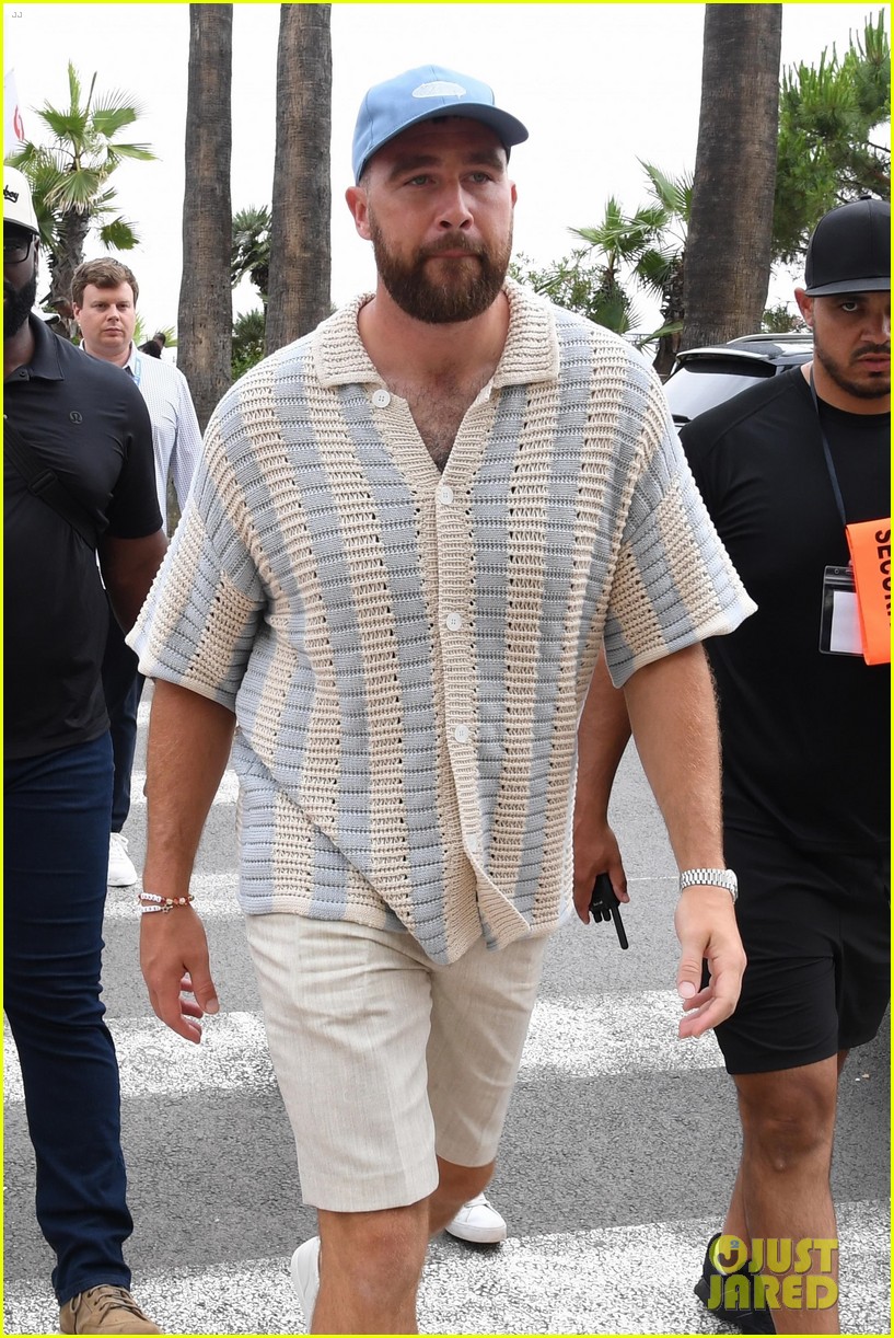 Travis Kelce Along with Brother Jason Kelce & Wife Kylie Enjoy Day Out