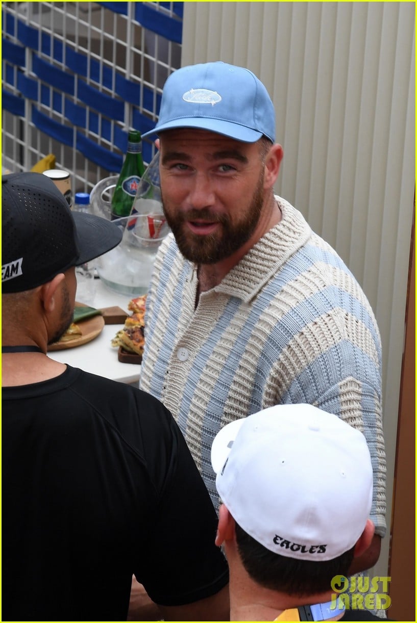 Travis Kelce Along with Brother Jason Kelce & Wife Kylie Enjoy Day Out