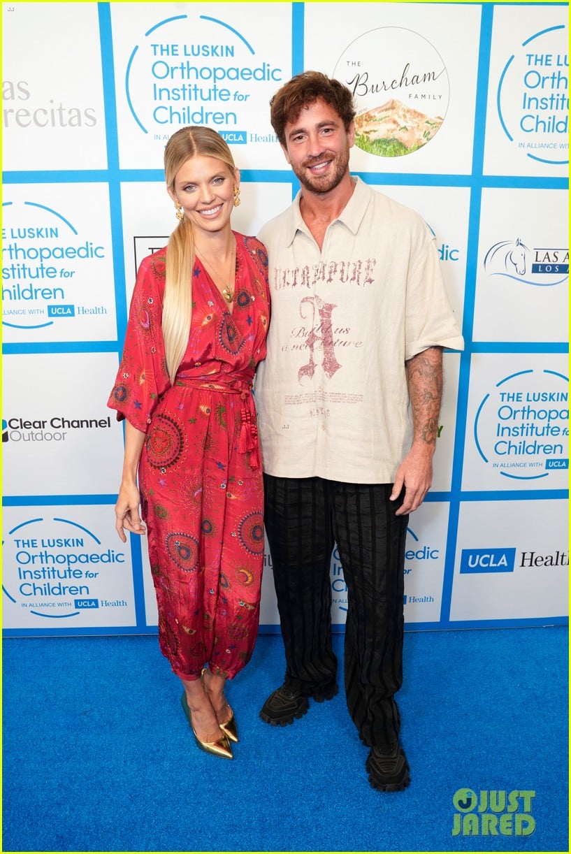 AnnaLynne McCord Shares Red Carpet Kiss with New Boyfriend, Rugby