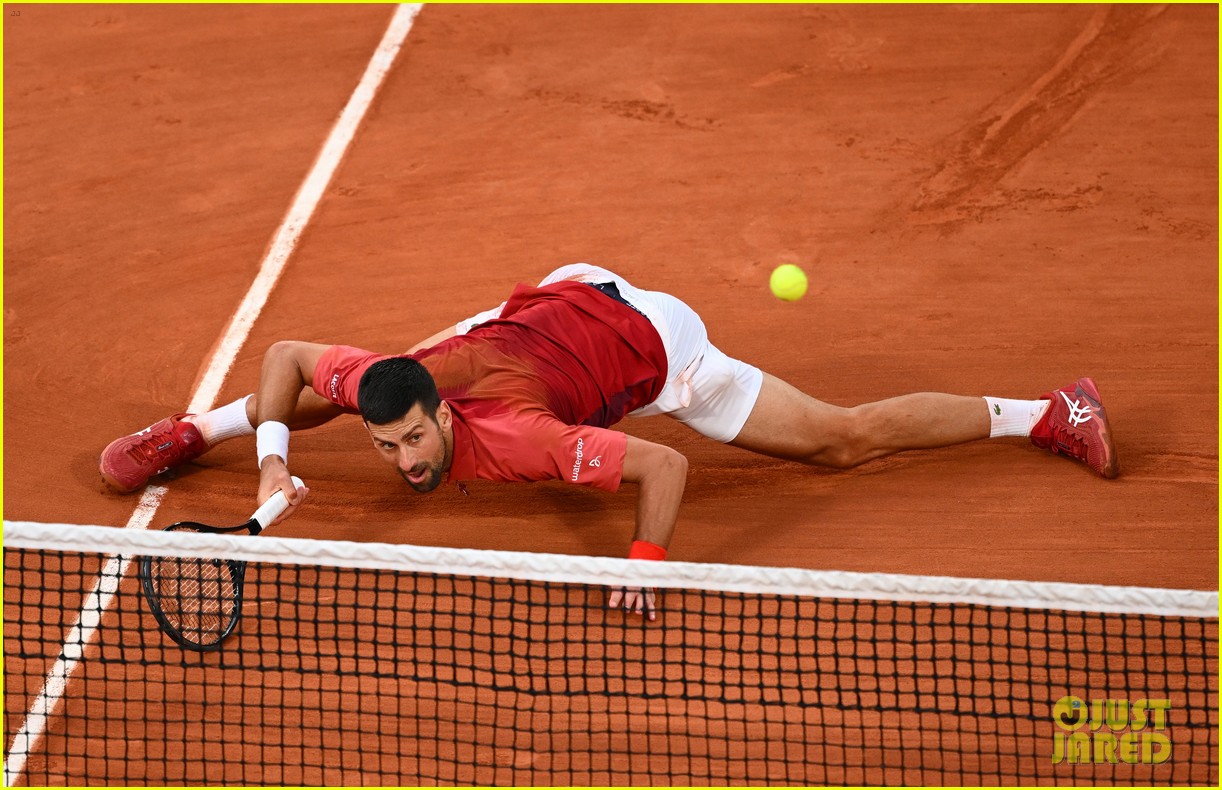 Novak Djokovic Withdraws from French Open 2024 Due to Injury: Photo