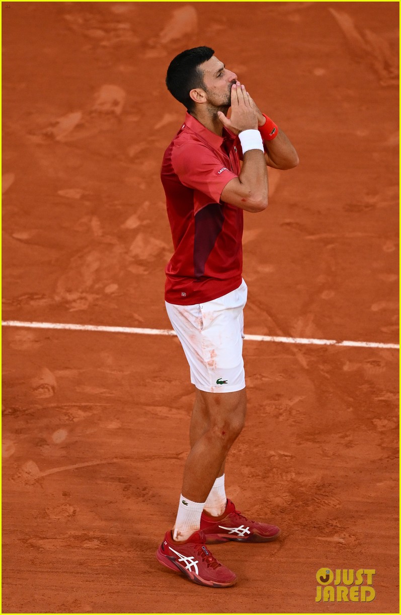 Novak Djokovic Withdraws from French Open 2024 Due to Injury: Photo