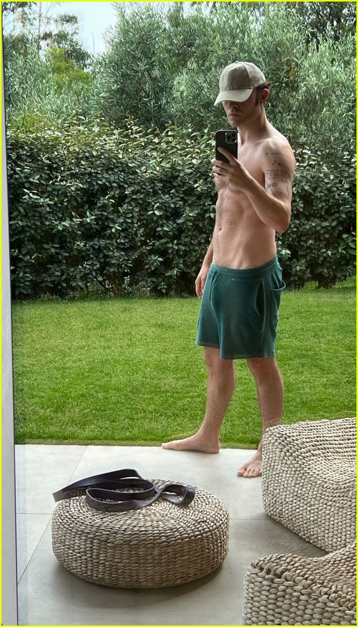 Ed Westwick Leaves Little to the Imagination in New Selfie: Photo