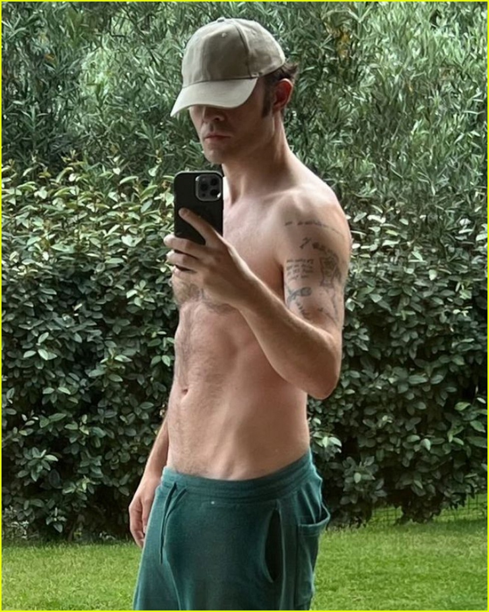 Ed Westwick Leaves Little to the Imagination in New Selfie: Photo