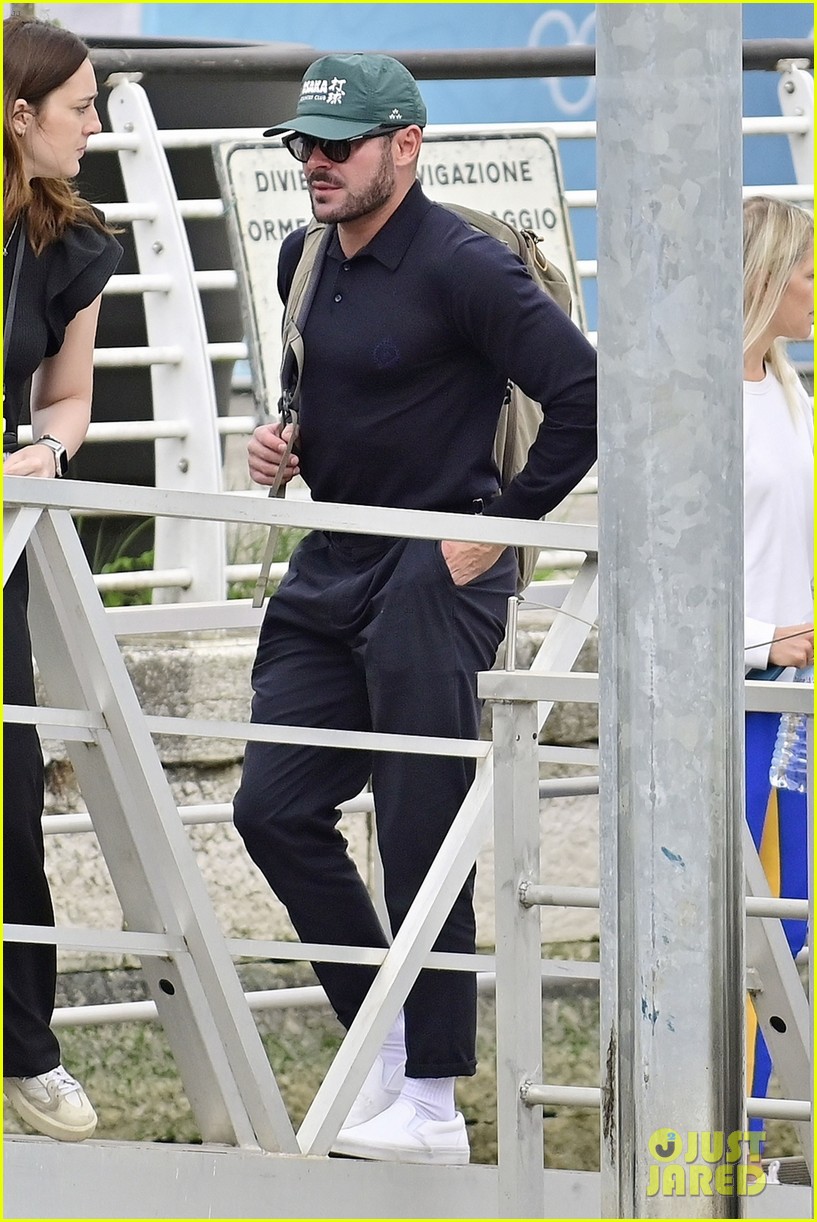 Zac Efron Relaxes With Friends in Venice Ahead of His New Movie ‘A