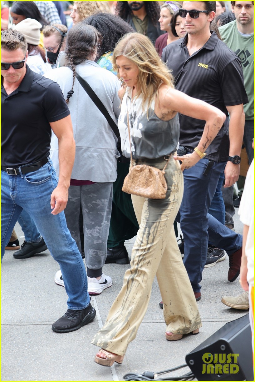 Jennifer Aniston Has Oil Thrown at Her in New 'The Morning Show' Set