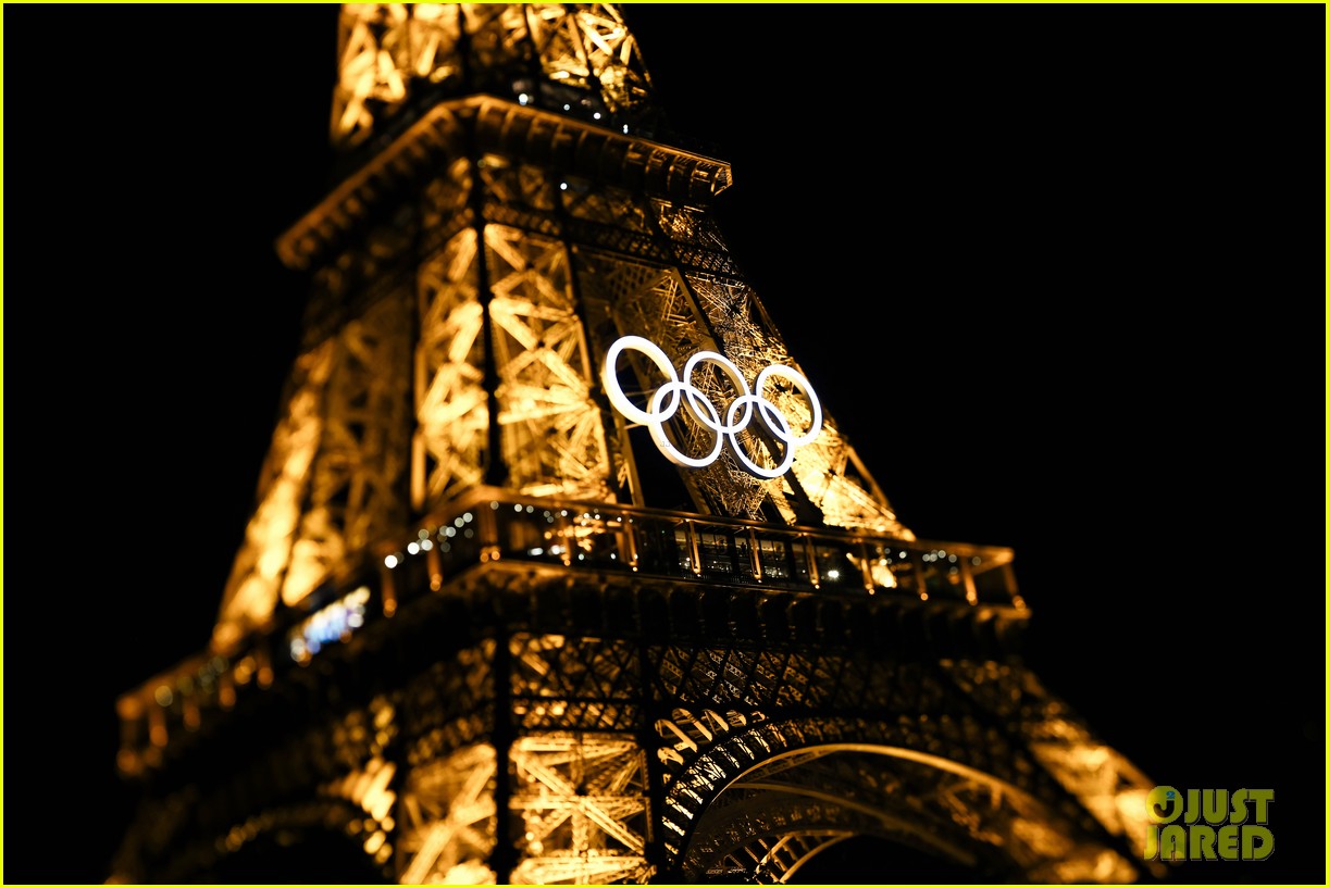 Photo eiffel tower moon in olympic rings 08 Photo 5059073 Just