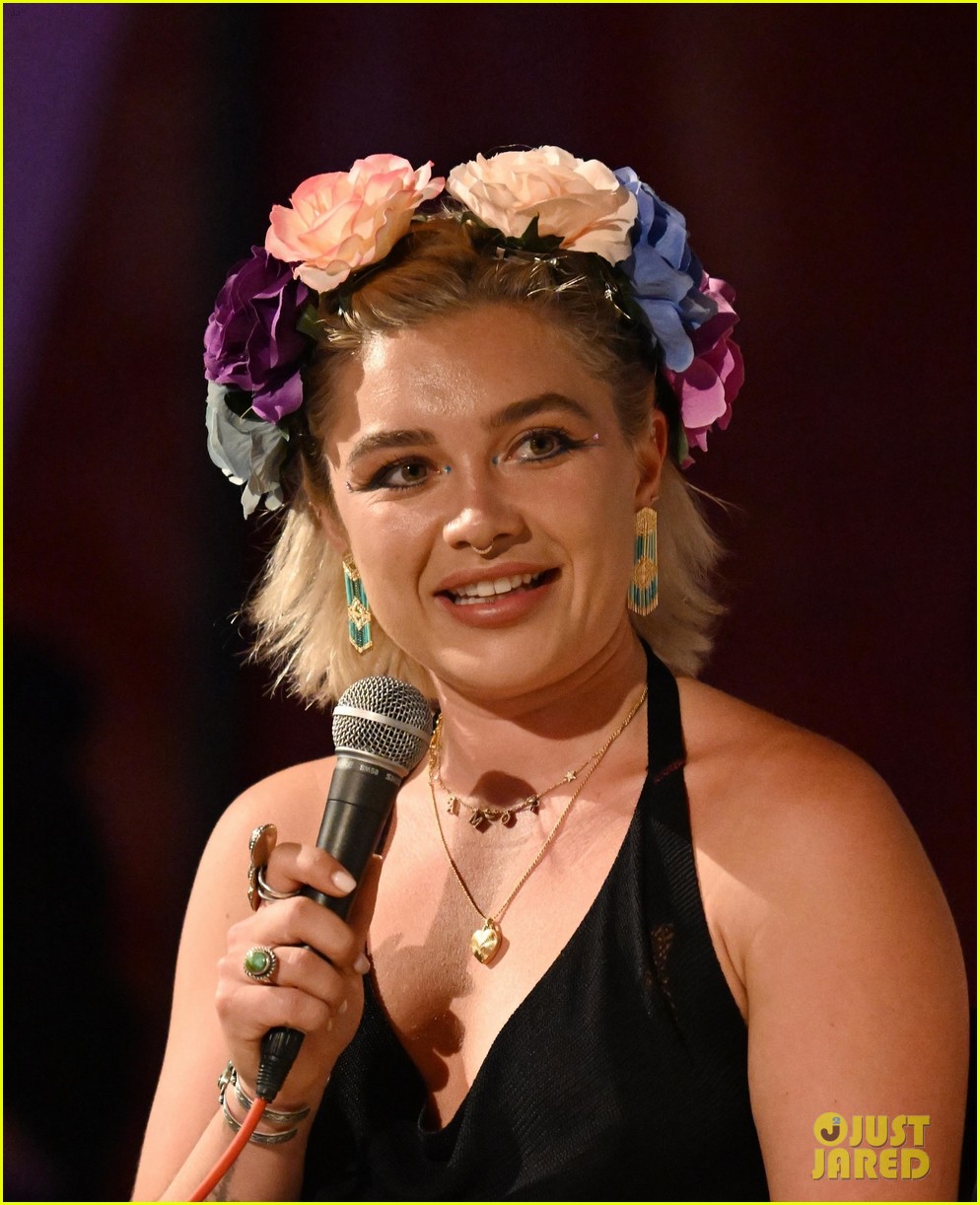 Florence Pugh Gives 'Midsommar' Nod With Flower Crown at Glastonbury(02)