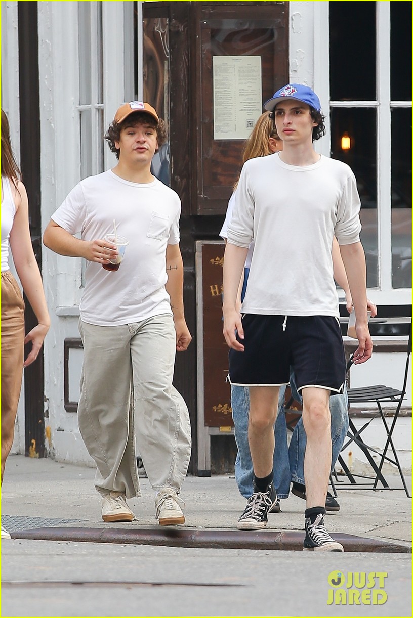'Stranger Things' Stars Finn Wolfhard & Gaten Matarazzo Playfully Hold(01)