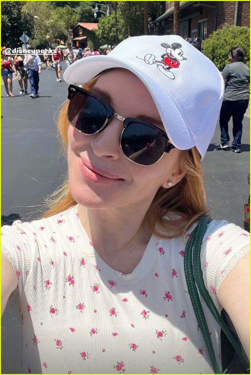 Lindsay Lohan Takes Time Off From Filming 'Freaky Friday 2' For Family(00)