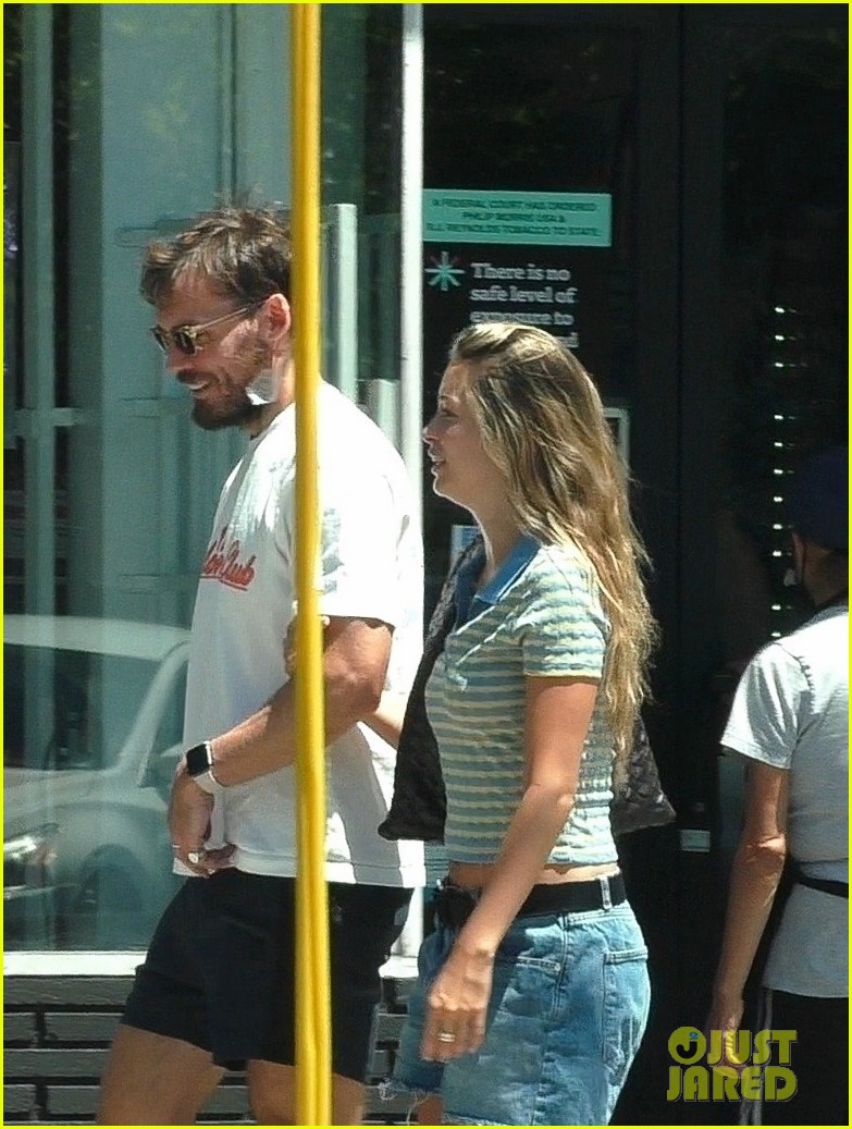 Sam Claflin & Girlfriend Cassie Amato Make Very Rare Outing for Los