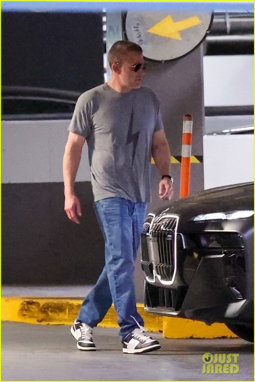 Ben Affleck Steps Out for First Time After Jennifer Lopez Files for