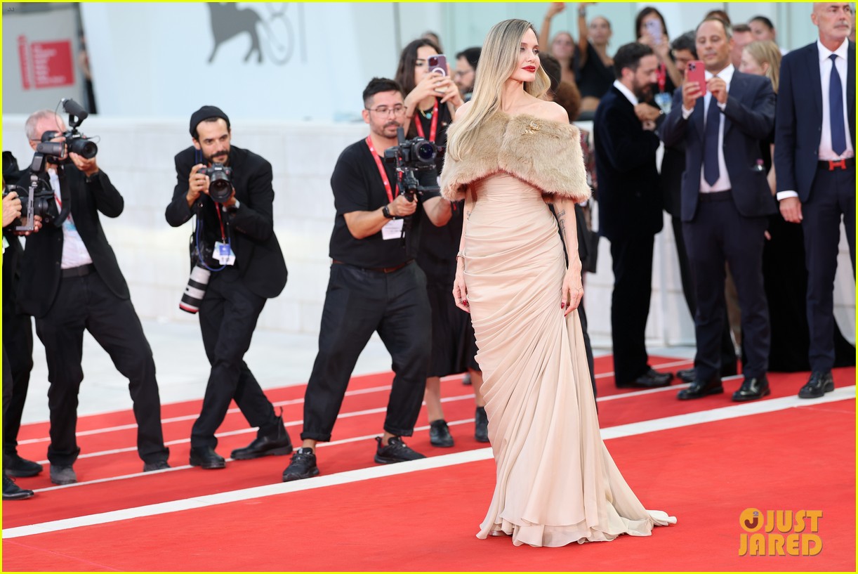 Angelina Jolie Rocks a Flawless Red Lip at Her 'Maria' Premiere During