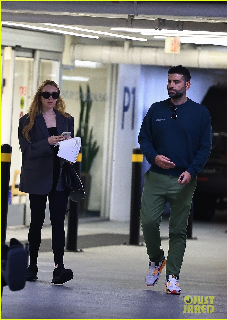 lindsay lohan runs errands with husband bader shammas in beverly hills 015061305