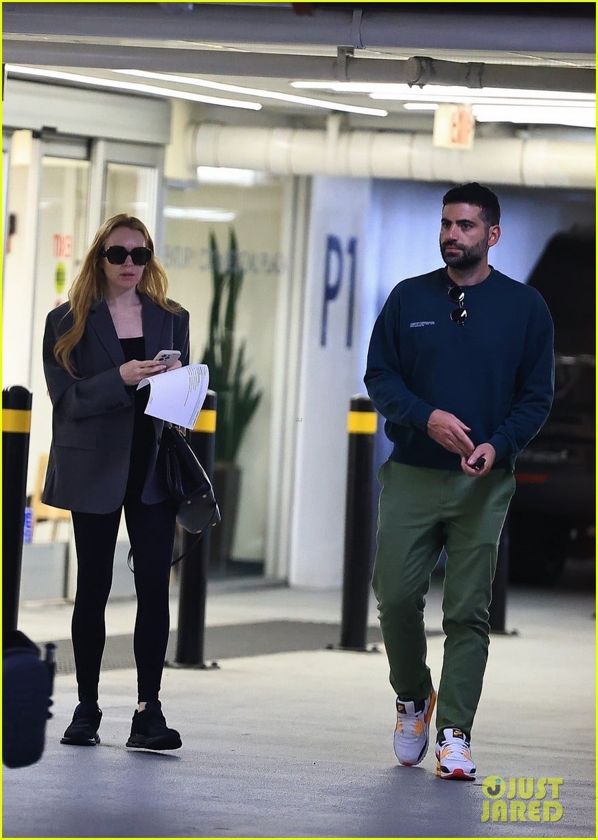 lindsay lohan runs errands with husband bader shammas in beverly hills 035061307