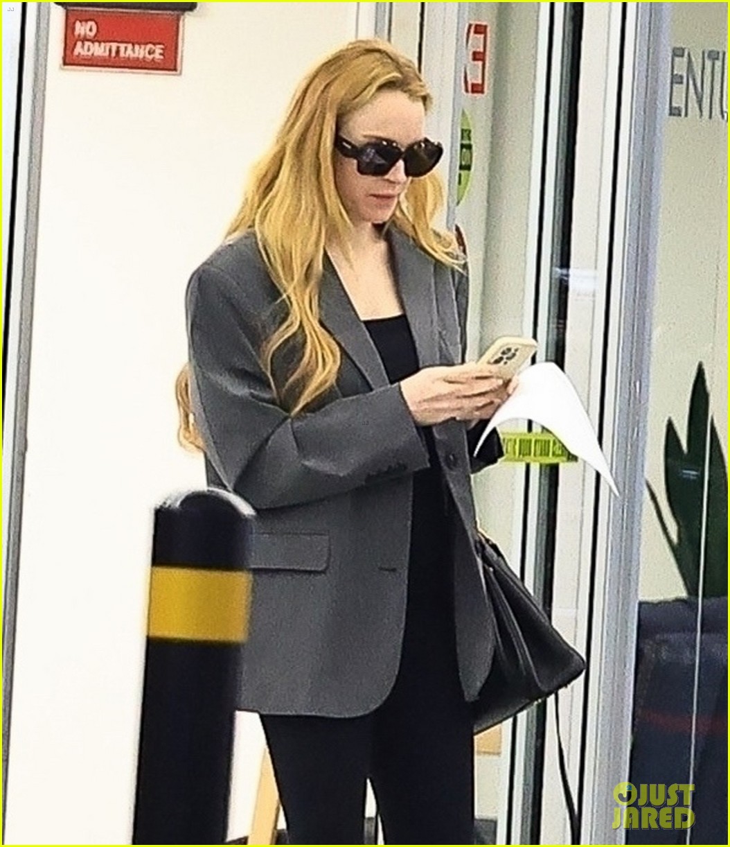lindsay lohan runs errands with husband bader shammas in beverly hills 045061308