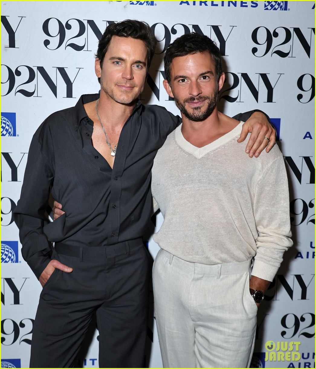 Jonathan Bailey Wears Affordable Banana Republic Outfit for Latest