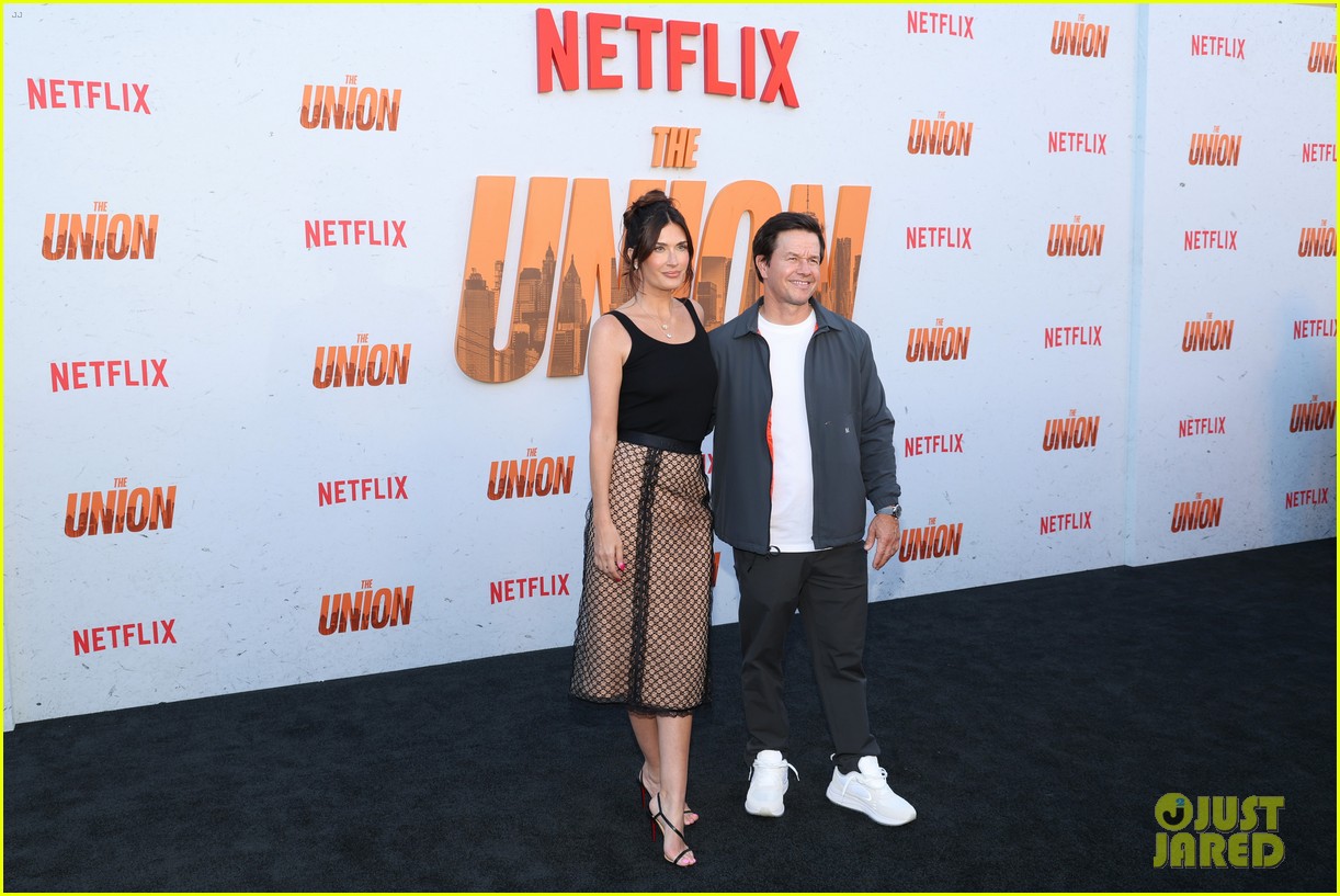 Halle Berry Wears Daring Sheer Dress at 'The Union' Premiere with Mark(02)