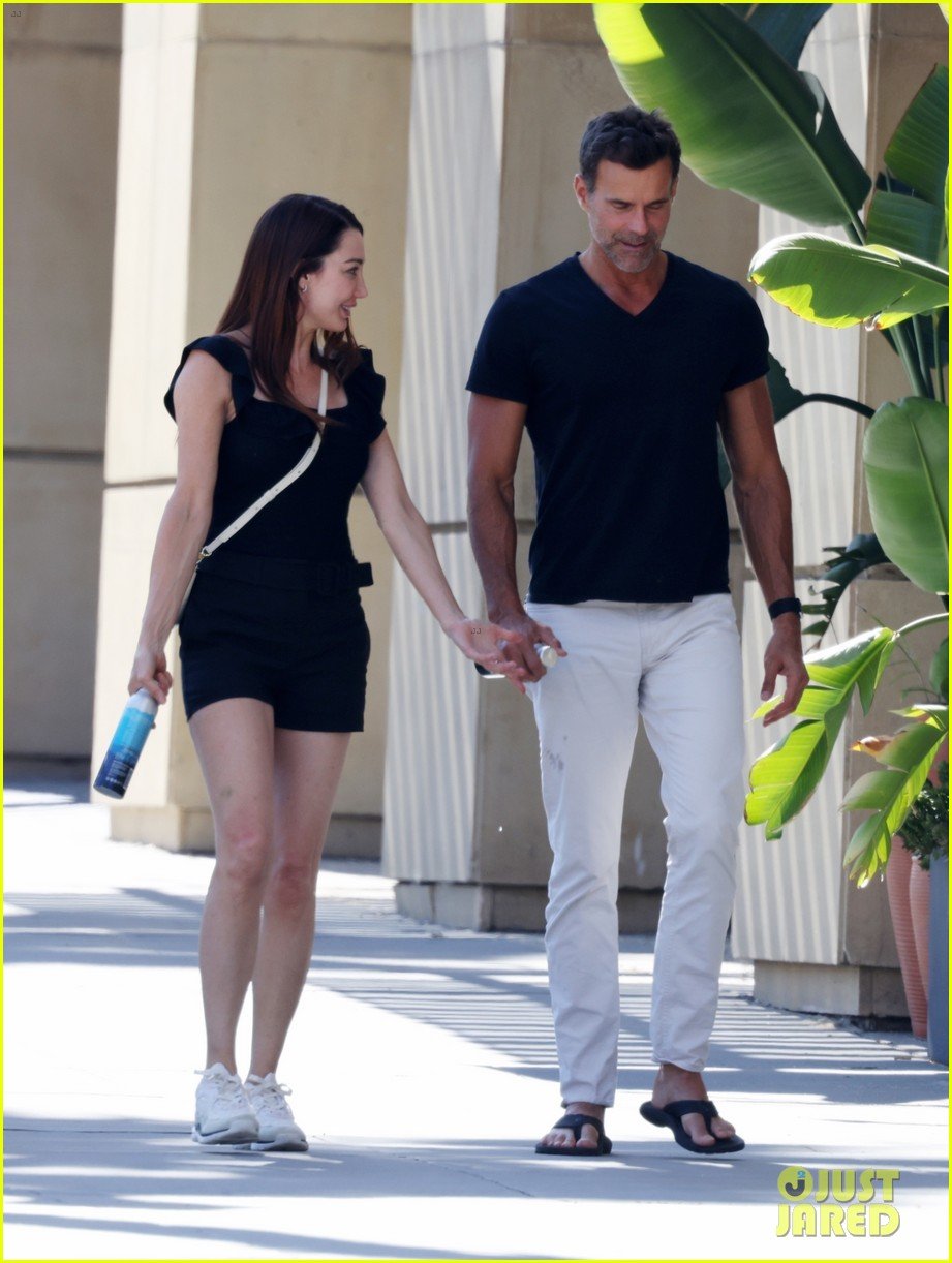 General Hospital's Cameron Mathison Spotted with New Woman Just Hours(02)