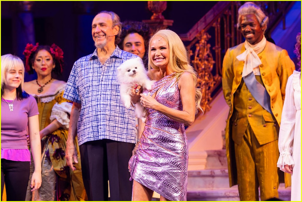 Kristin Chenoweth Earns Rave Reviews for New 'Queen of Versailles