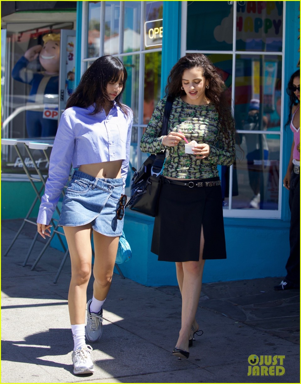 Lisa & Rosalia Grab Ice Cream Together After 'New Woman' Release