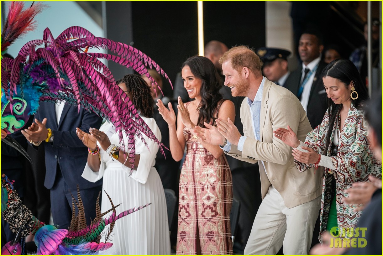 Meghan Markle & Prince Harry Kick Off Tour of Colombia Photos(02)